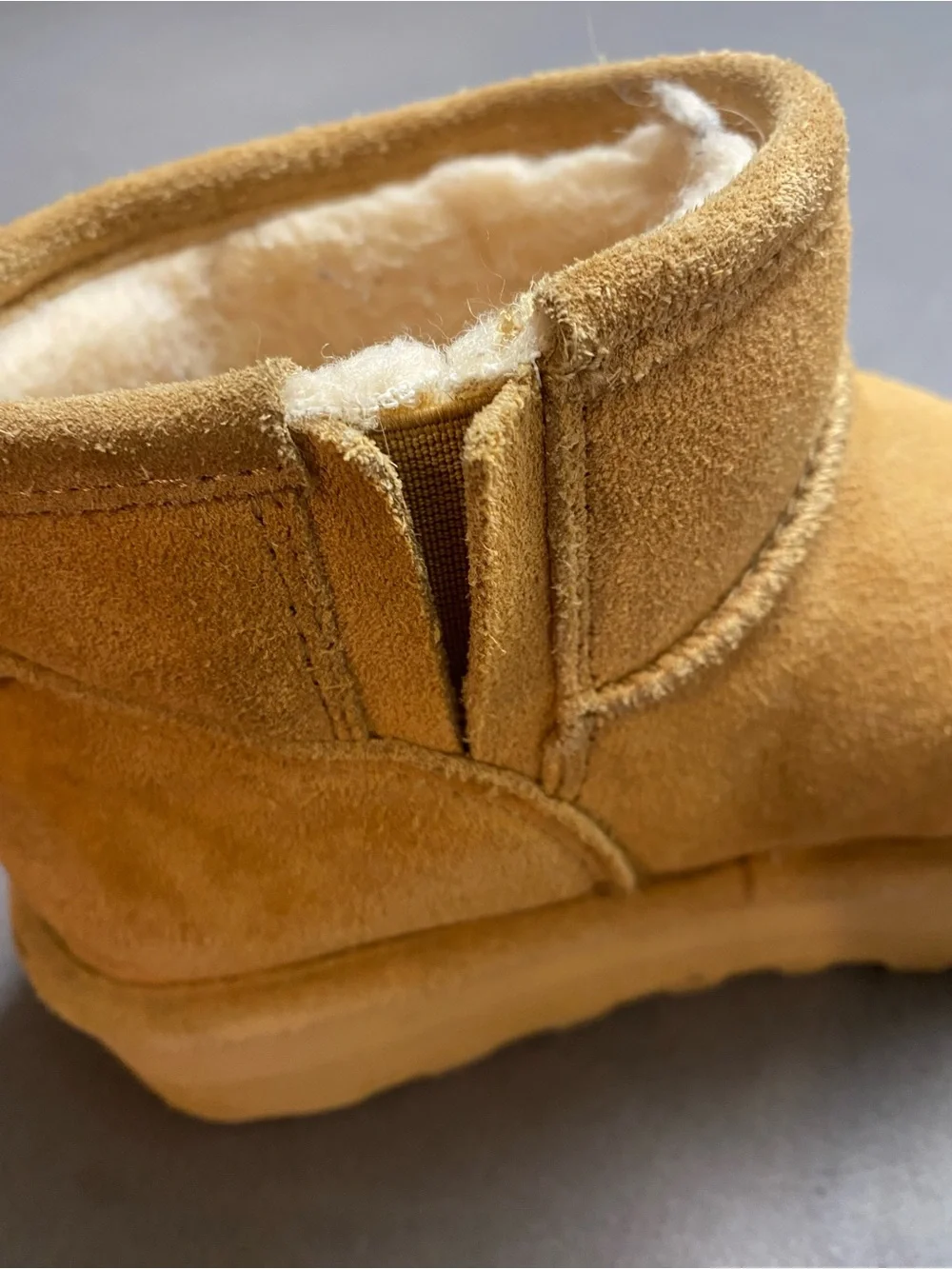 BEARPAW Kids Tan Suede Faux Fur Lined Pull-on Ankle Boots Size 5Y